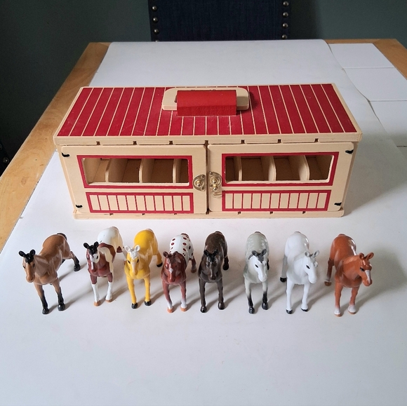 Melissa & Doug Take Along Show Horse Stable Play Set - 3744 Toy horse Figurines - Picture 3 of 16